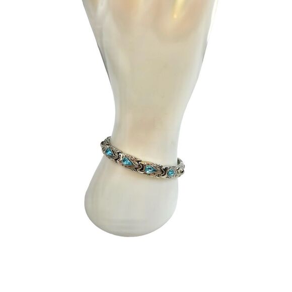 Silver linked bracket with blue tear drop crystal rhinestone accent - Picture 3 of 12